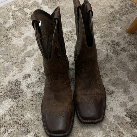 Ariat Chestnut Leather Western Boots - Picture 1 of 7